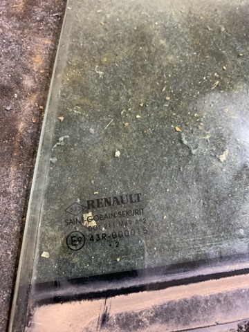 Кватирка дверей трикутник, задньої, лівої 822210015R RENAULT