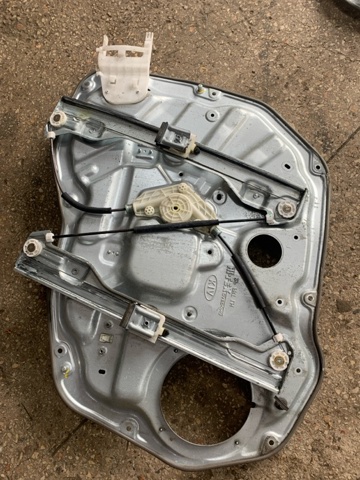 Склопідйомник передньої лівої двері 824012P010 HYUNDAI