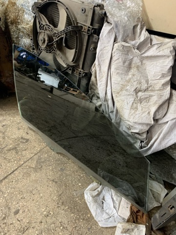 Скло передньої правої двері 82420A2010 HYUNDAI