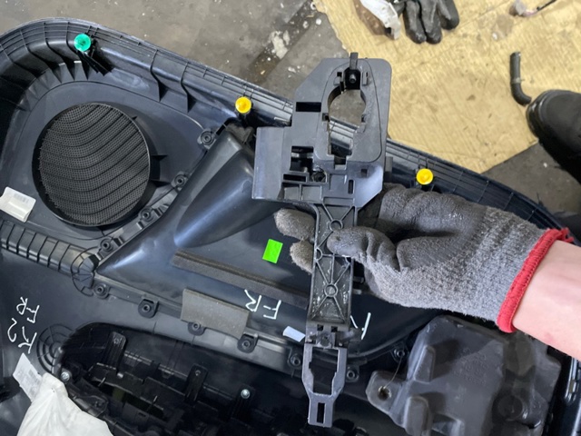 Тримач зовнішньої ручки дверей, передньої правої 82665F1000 HYUNDAI