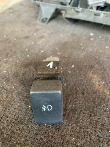 Кнопка включення ПТФ 83001SA000 SUBARU