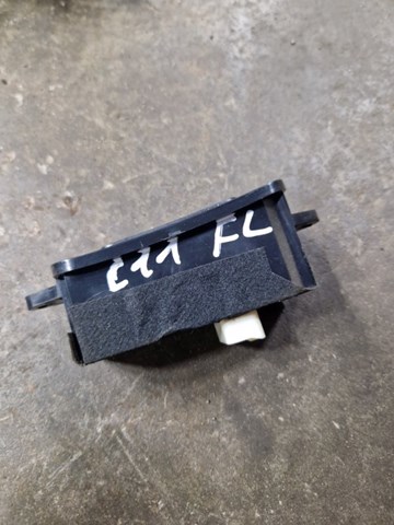 Кнопка підйомника заднього скла 83071AG040 SUBARU