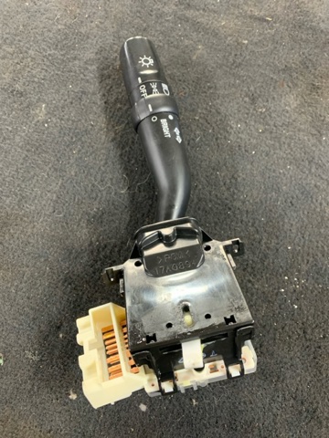Перемикачі 83115FE030 SUBARU