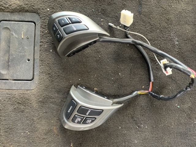 Блок кнопкових перемикачів рульового колеса 83154FG040 SUBARU