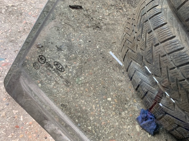 Скло заднє праве 834212P010 HYUNDAI