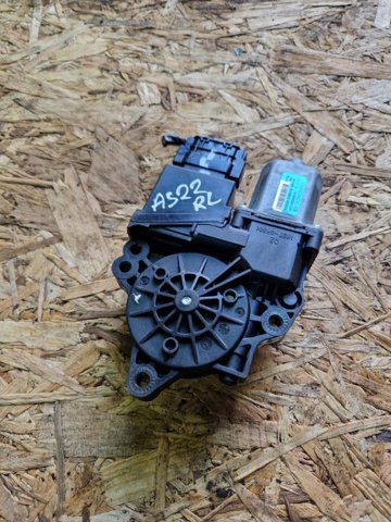 Мотор склопідйомника дверей задніх, лівих 834502W010 HYUNDAI