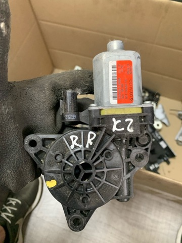 Моторчик склопідйомника двері задніх, правих 83460F1000 HYUNDAI