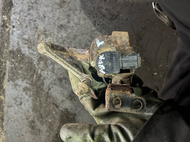 Регулятор положення кузова задньої підвіски 84031FG000 SUBARU