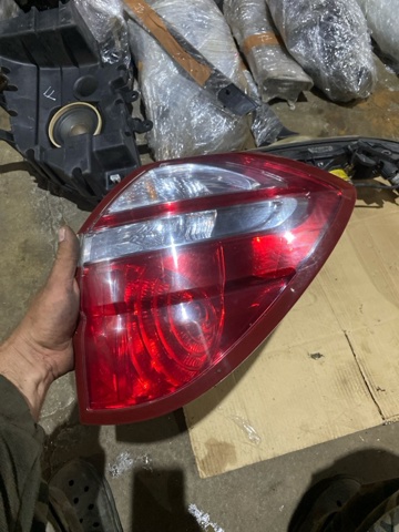 Задній правий стоп 84201AG221 SUBARU
