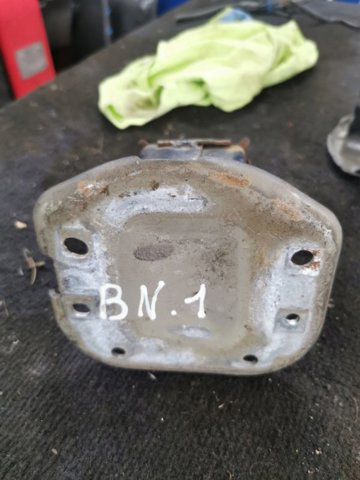 Кронштейн підсилювача заднього бампера 85211BA60A NISSAN