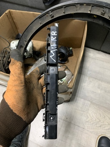 Кронштейн кріплення бампера переднього правий 852204EA0A NISSAN
