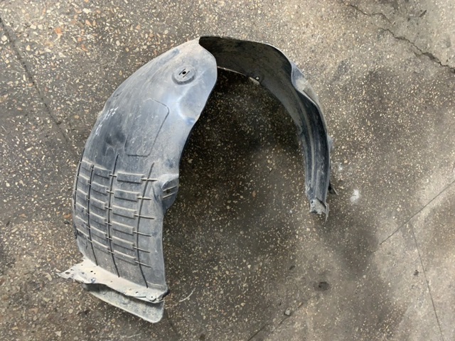 Підкрилок передній правий 868122W000 HYUNDAI