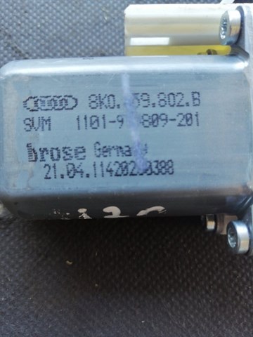 Двигун склопідіймача двері передньої, правої 8K0959802B VAG
