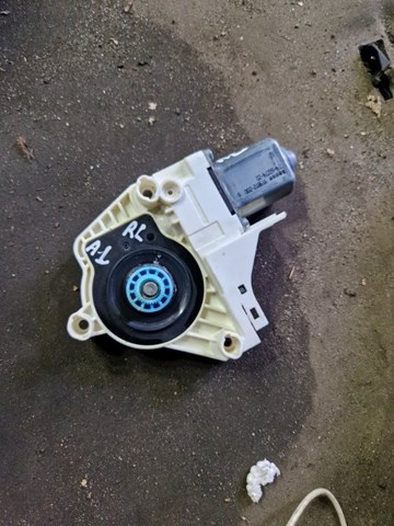 Моторчик склопідйомника двері задніх, лівих 8K0959811A VAG
