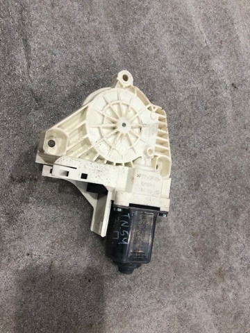 Моторчик склопідйомника двері задніх, правих 8K0959812A VAG
