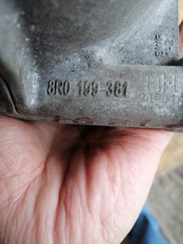 Права опора двигуна 8R0199381B VAG