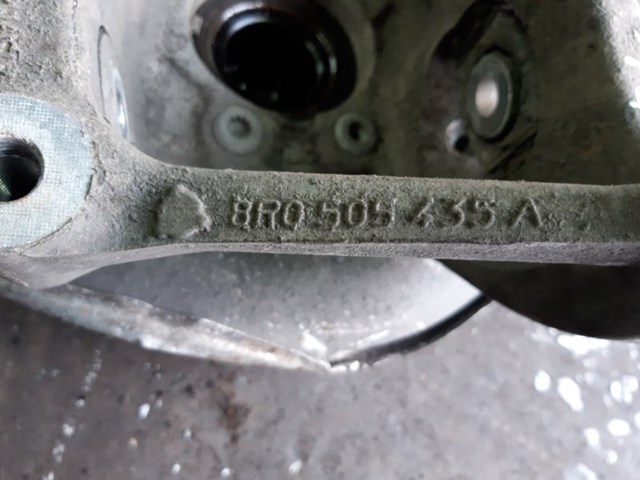 Кулак поворотний лівий 8R0505431C VAG