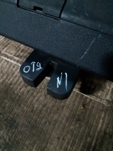 Накладка задньої 3-й/5-й двері 8R0827520C VAG