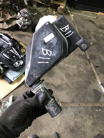 Горловина бачка омивача 8T2955463B VAG