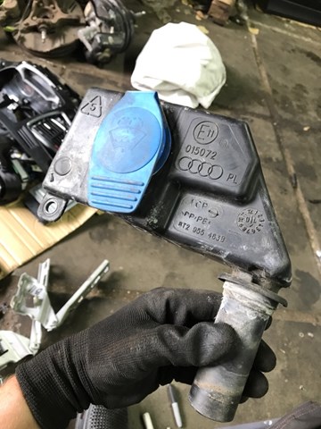 Горловина бачка омивача 8T2955463B VAG
