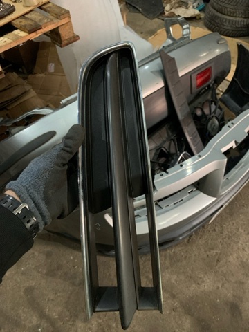 Решітка радіатора права 91121XA21A9E SUBARU