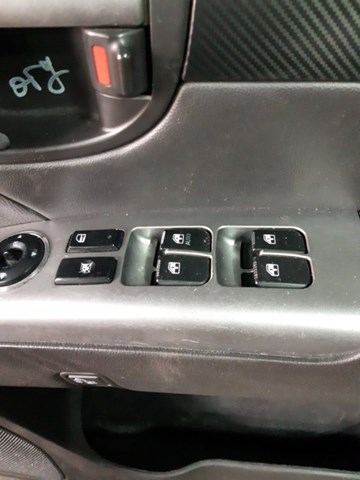 Кнопковий блок керування склопідіймачами передній правий 935712B200 HYUNDAI
