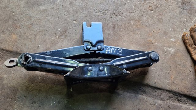 Домкрати 97032FG040 SUBARU