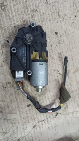 Мотор склоочисника передній 981102S900 HYUNDAI
