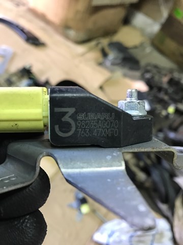 Датчик Ейрбег передній 98235AG070 SUBARU