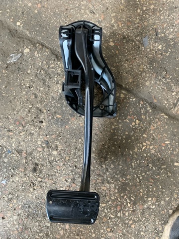 Педаль гальма A2042902201 MERCEDES