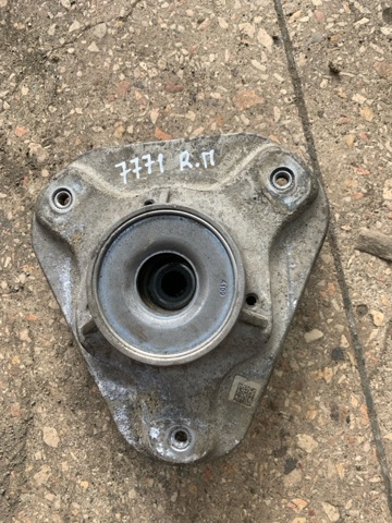 Кріплення переднього амортизатора A2123230020 MERCEDES