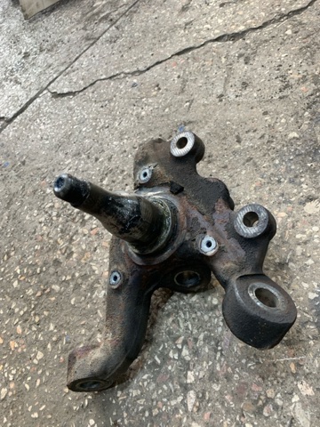 Кулак поворотний передній лівий A2123320700 MERCEDES