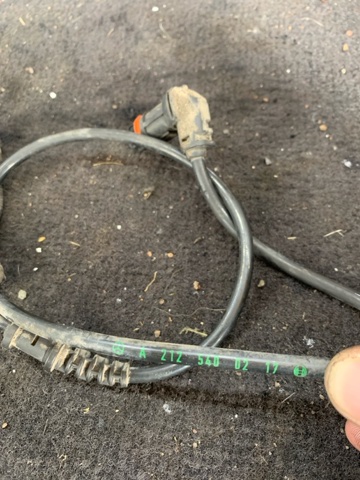 Датчик АБС (ABC) передній, правий A2125400217 MERCEDES