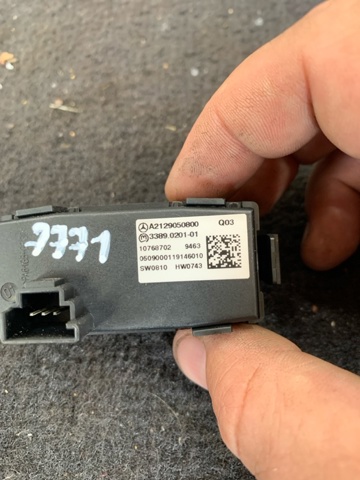 Блок кнопок центральної консолі A2129050800 MERCEDES