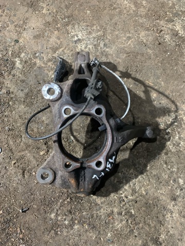 Цапфа - поворотний кулак передній, лівий GHP933031A MAZDA