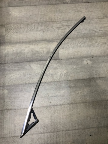Накладка передніх лівих дверей верхніх GHP950985G MAZDA