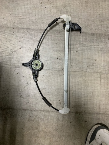 Механізм склопідйомника двері задньої, лівої GHP973590B MAZDA