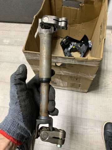 Вал рульової колонки, нижній GJG932AB0 MAZDA