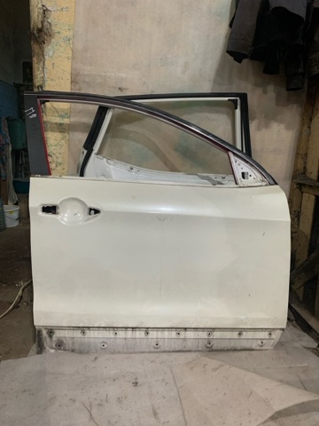 Пасажирські передні двері H01004EAMA NISSAN