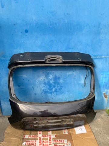 Двері багажника K0100BV8AA NISSAN