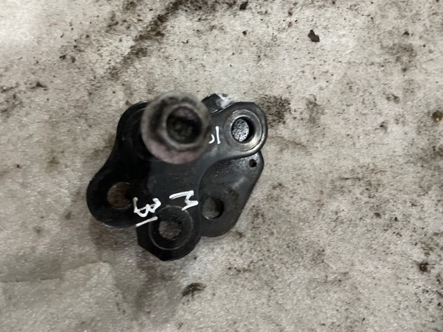 Кронштейн подушки (опори) двигуна, задньої KD6239010 MAZDA