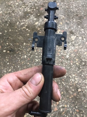 Форсунка омивача фари передньої, правої LR048274 LAND ROVER