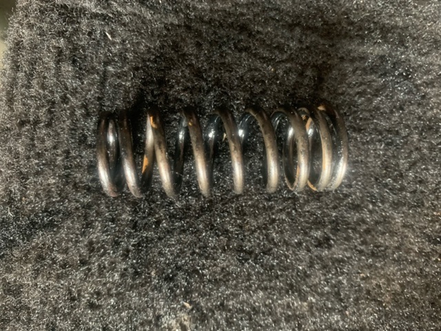 Пружина клапана SH0112126 MAZDA
