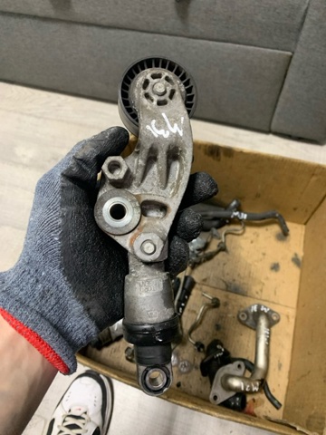 Натягувач приводного ременя SH0115980D MAZDA