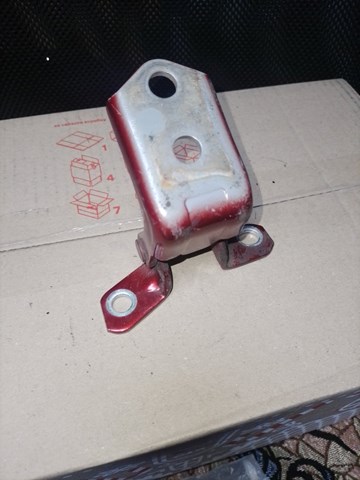 Завіса дверей задніх правих D46172240B MAZDA