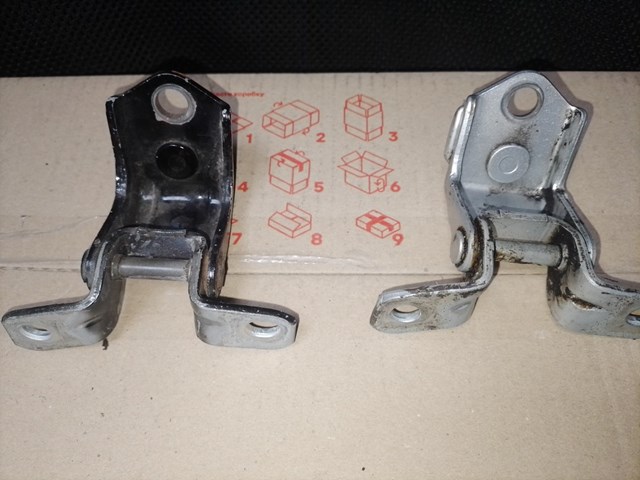 Петля задніх дверей, правих KD5372210A MAZDA