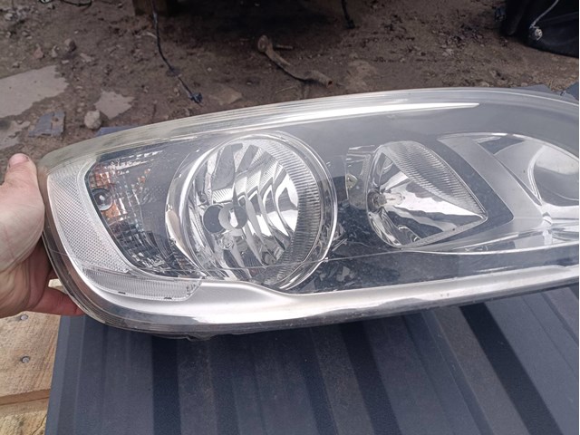 Фара передня права 31358100 VOLVO