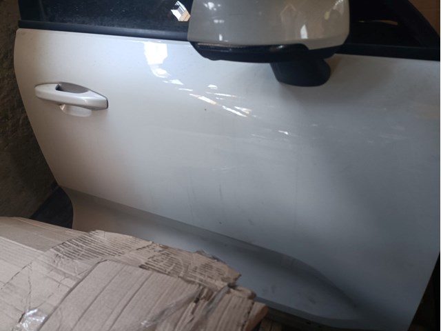 Пасажирські передні двері 31479739 VOLVO