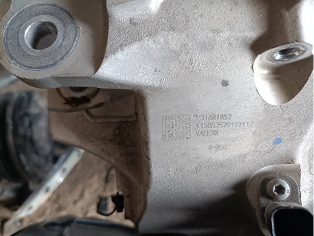 Цапфа поворотна права 31681852 VOLVO