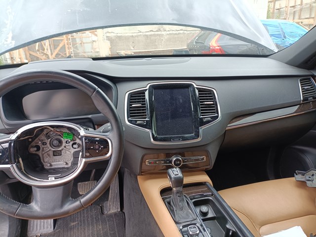 Передня панель 31688114 VOLVO